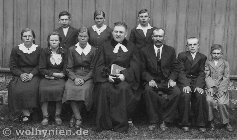 Datei:Konfirmation Kostopol 1937.jpg